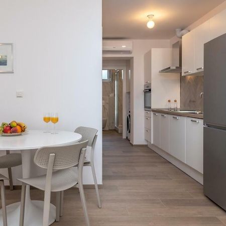 Apartments Flora โตรกีร์ ภายนอก รูปภาพ
