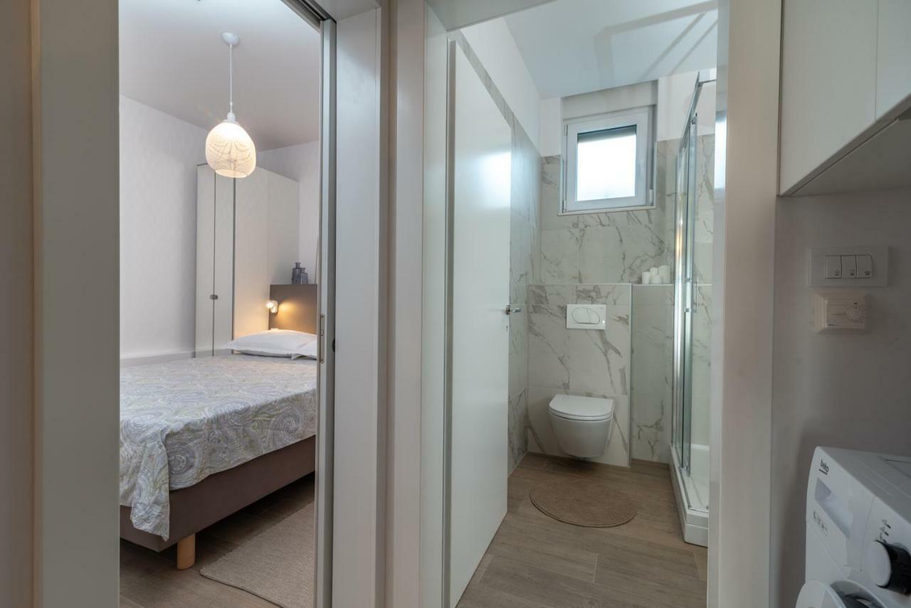 Apartments Flora โตรกีร์ ภายนอก รูปภาพ