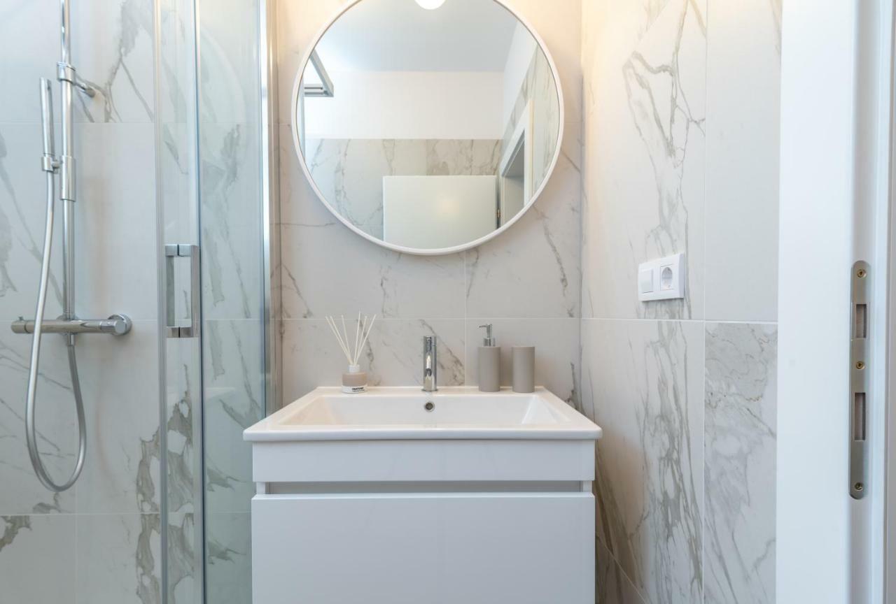 Apartments Flora โตรกีร์ ภายนอก รูปภาพ