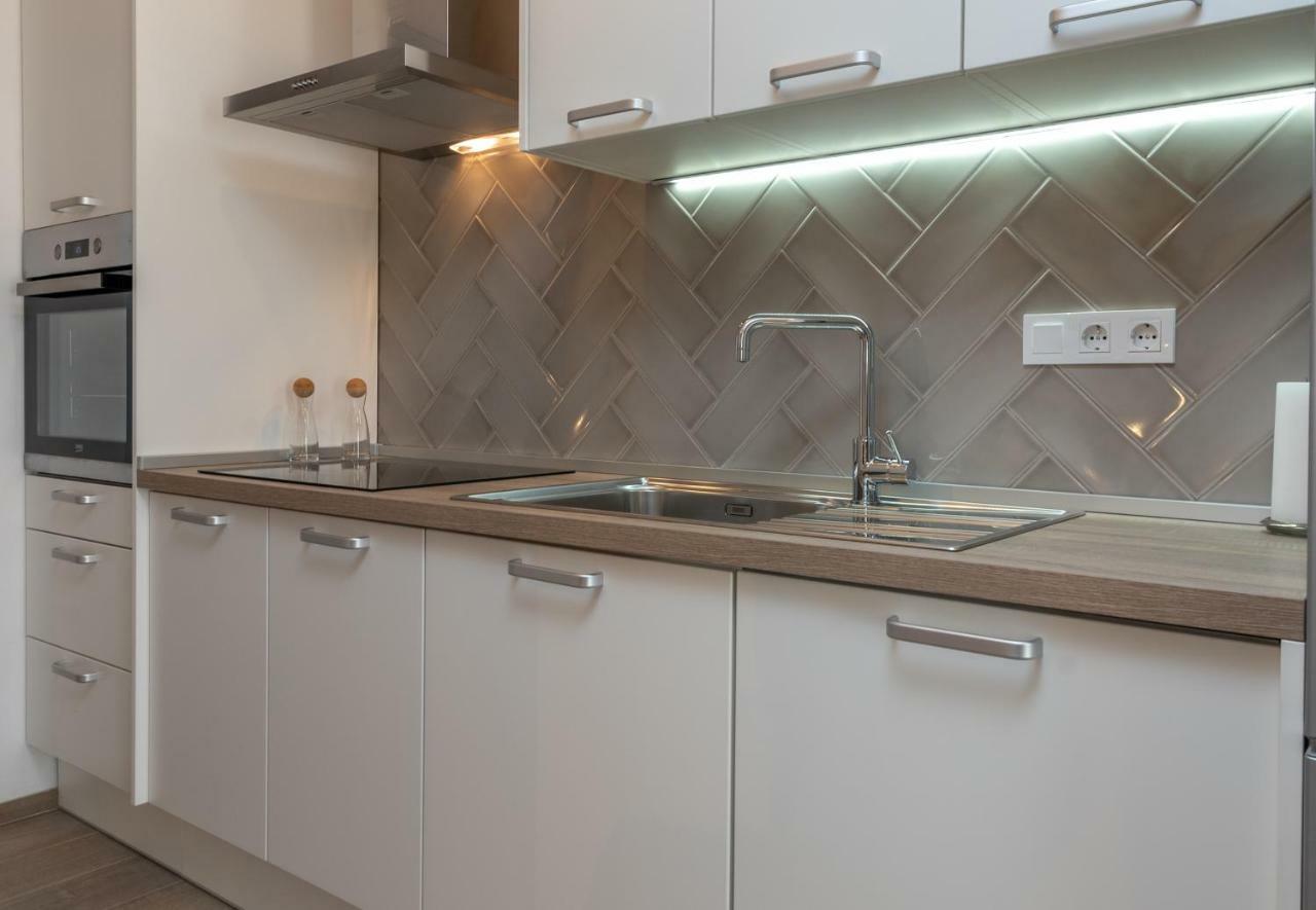 Apartments Flora โตรกีร์ ภายนอก รูปภาพ