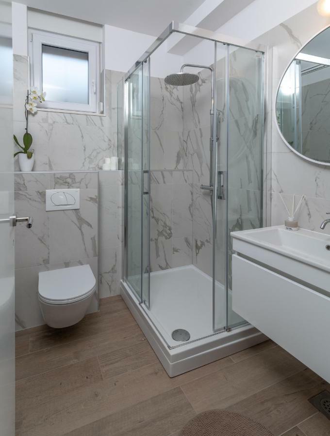 Apartments Flora โตรกีร์ ภายนอก รูปภาพ