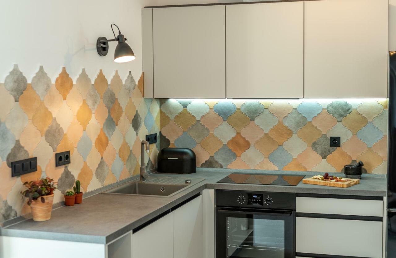 Apartments Flora โตรกีร์ ภายนอก รูปภาพ