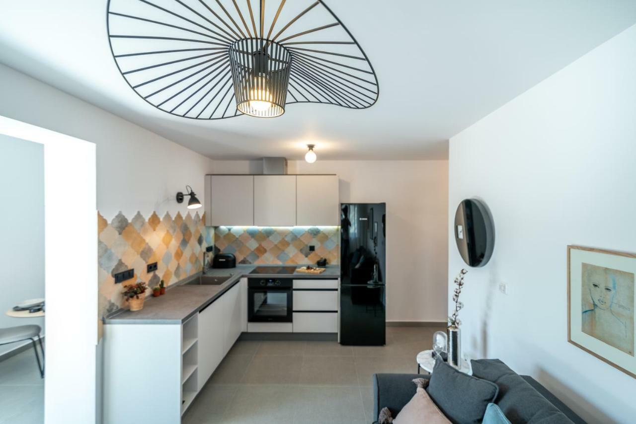 Apartments Flora โตรกีร์ ภายนอก รูปภาพ