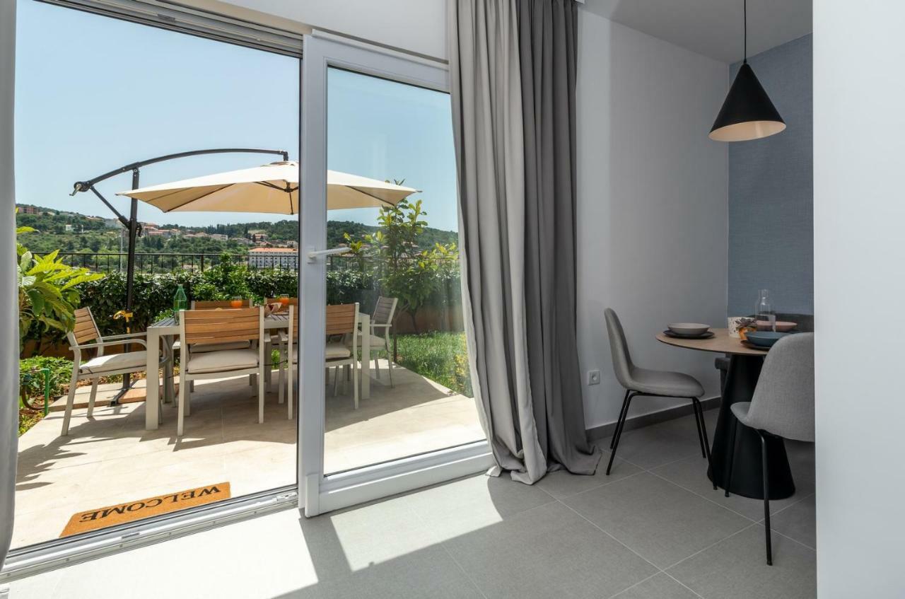 Apartments Flora โตรกีร์ ภายนอก รูปภาพ