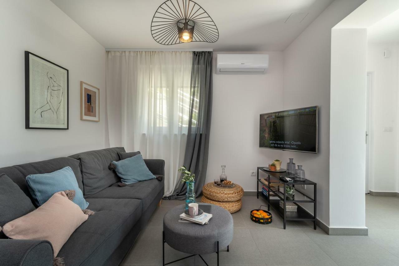 Apartments Flora โตรกีร์ ภายนอก รูปภาพ