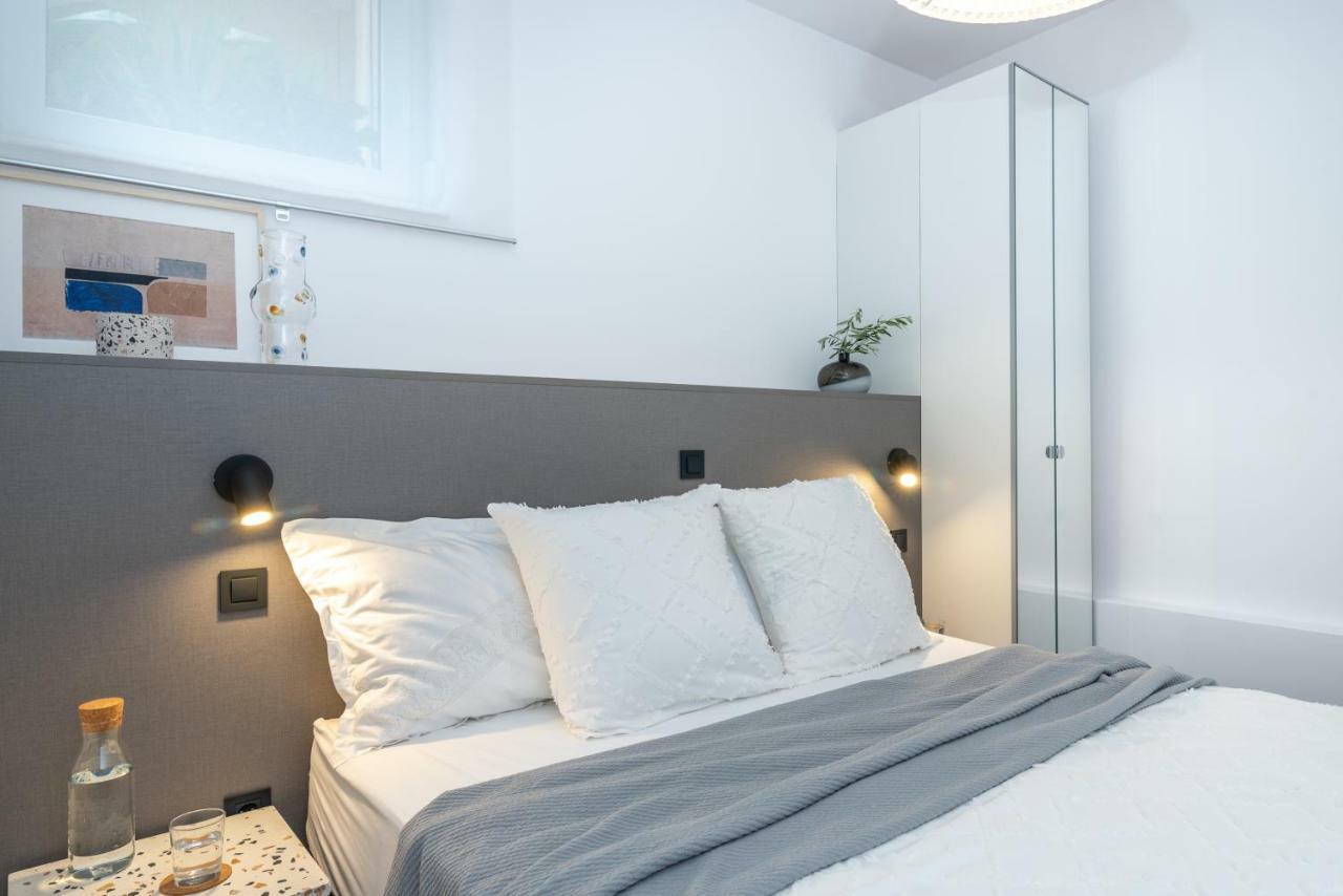 Apartments Flora โตรกีร์ ภายนอก รูปภาพ