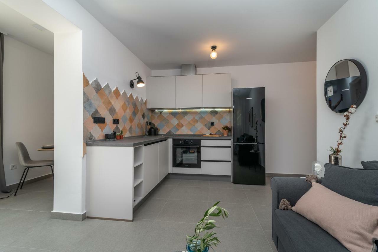 Apartments Flora โตรกีร์ ภายนอก รูปภาพ