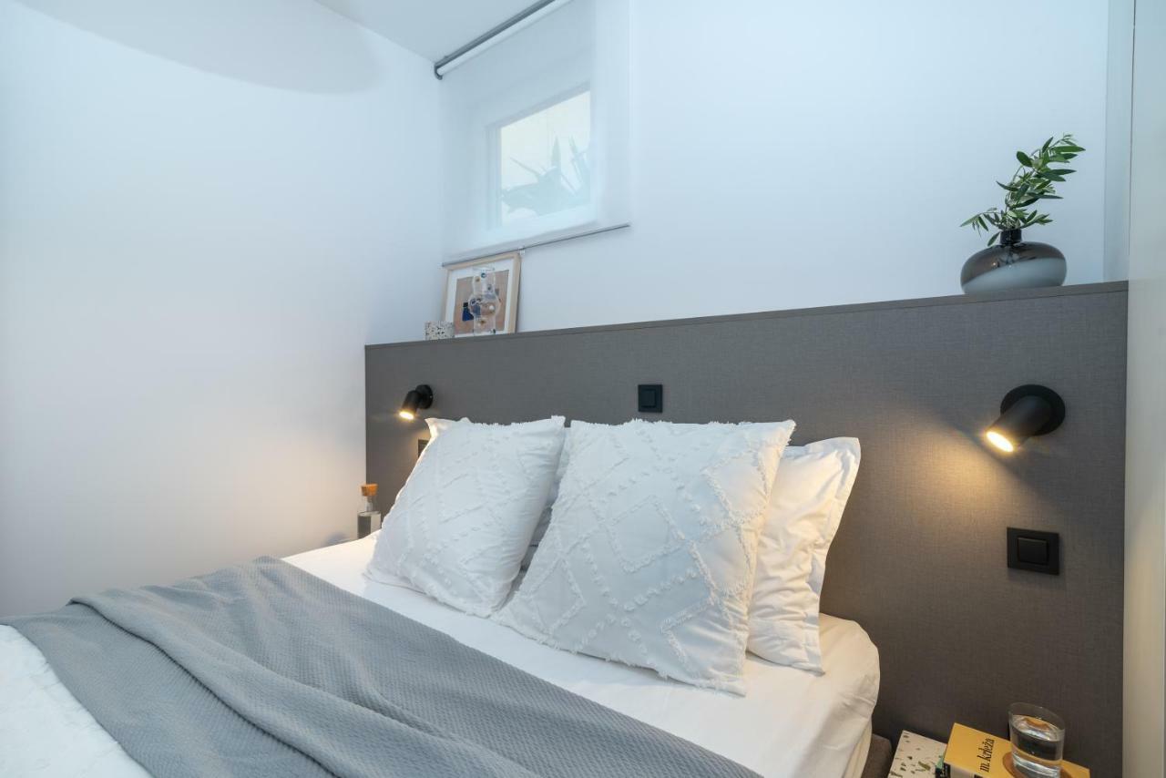Apartments Flora โตรกีร์ ภายนอก รูปภาพ