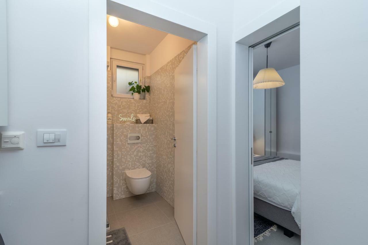 Apartments Flora โตรกีร์ ภายนอก รูปภาพ